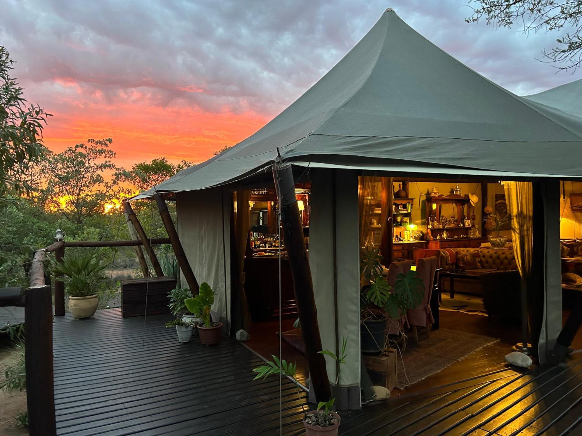 Out In Africa Wildlife Lodge Hammanskraal Esterno foto