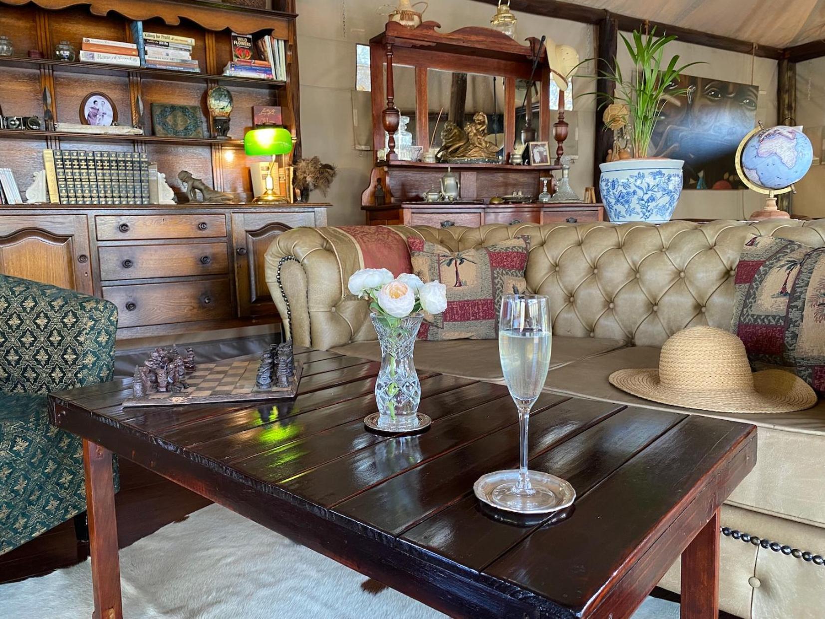 Out In Africa Wildlife Lodge Hammanskraal Esterno foto