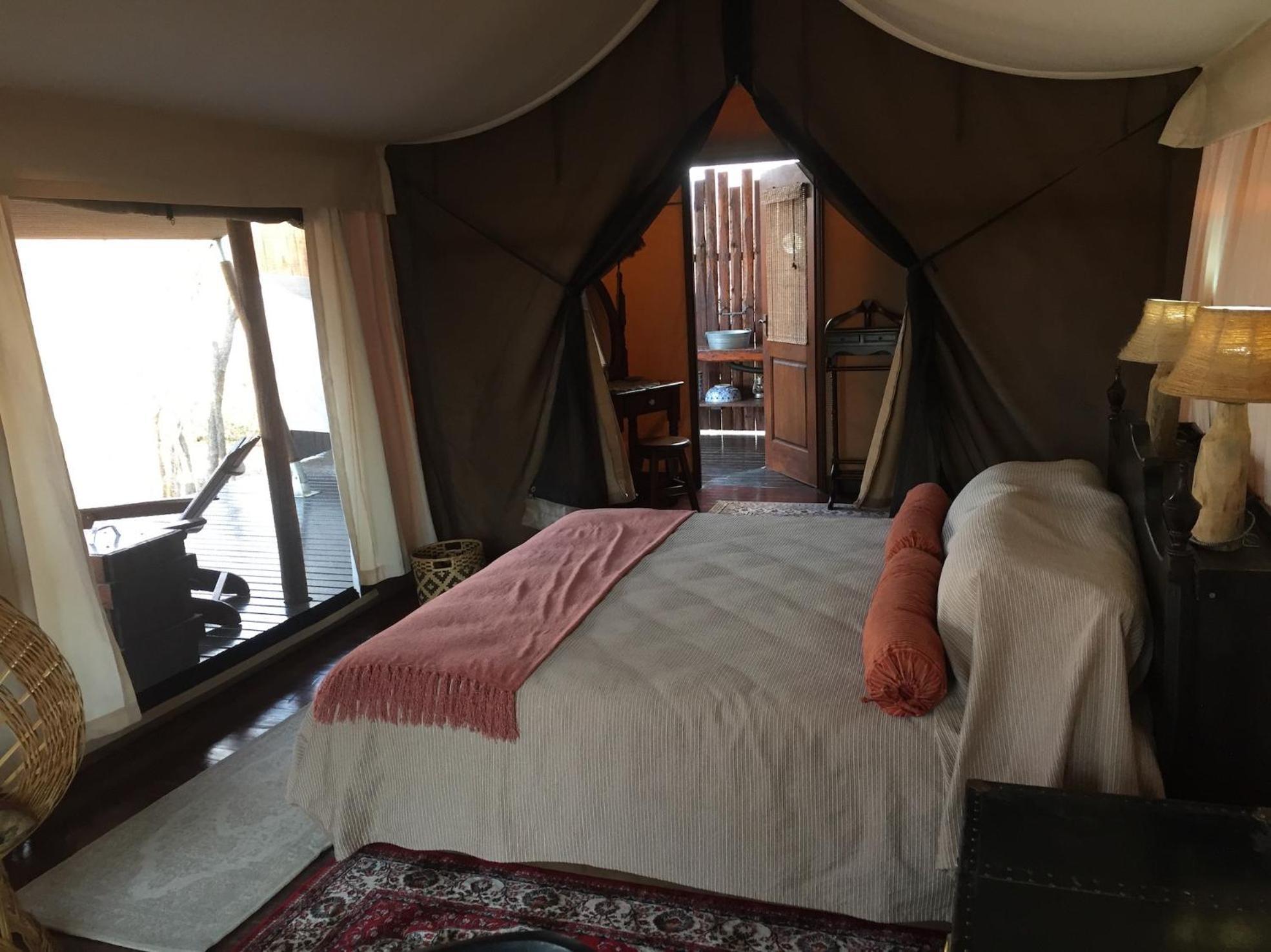 Out In Africa Wildlife Lodge Hammanskraal Esterno foto