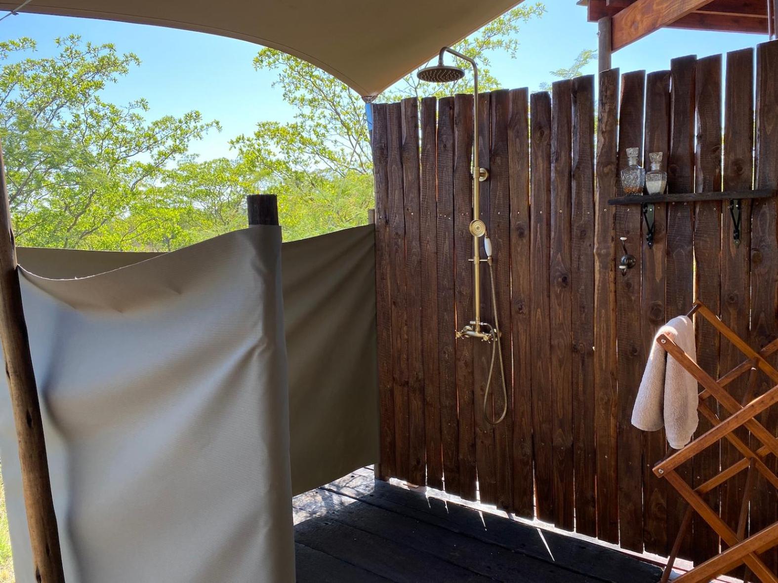 Out In Africa Wildlife Lodge Hammanskraal Esterno foto